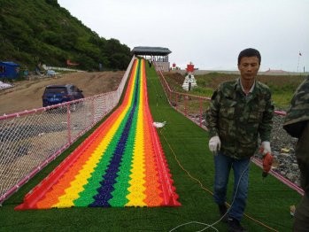 广阳网红滑道项目